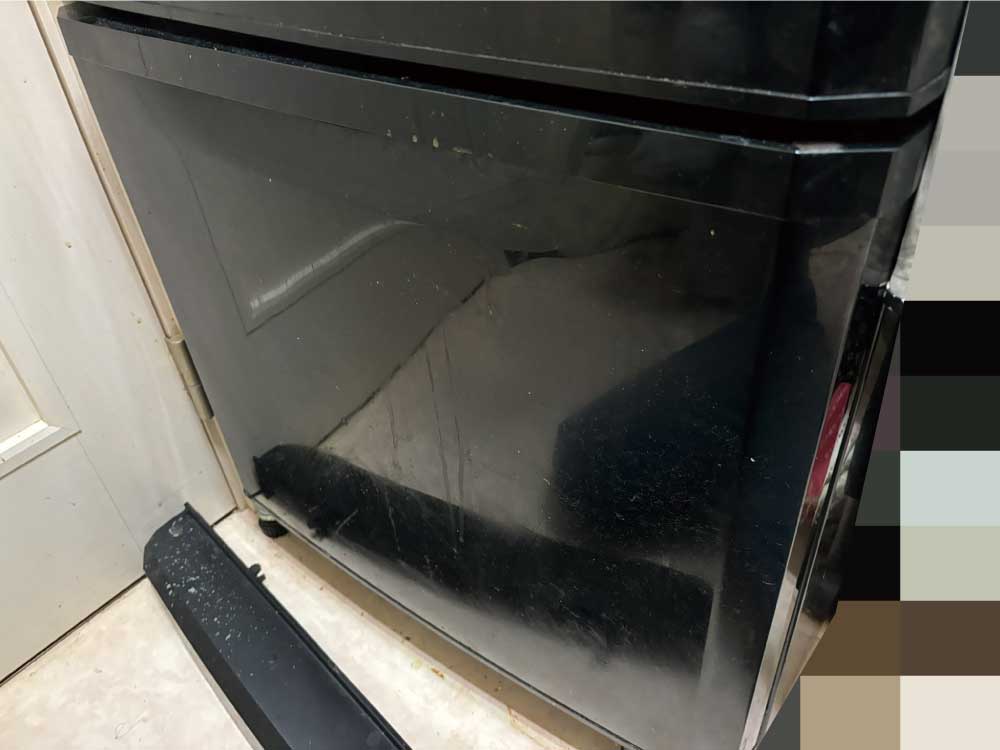 開かなくなった冷凍庫