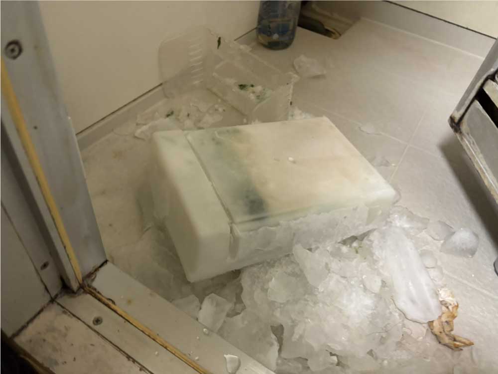 取り出した氷の塊